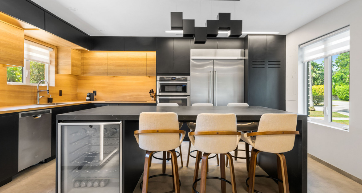 Foster Village #5 (2 BED, 2.5 BATH COMPLETELY RENOVATED TOWNHOME) - Image 1