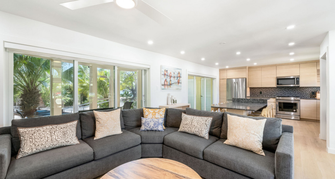 Fully Renovated Island House #9 Rum Point - Image 9