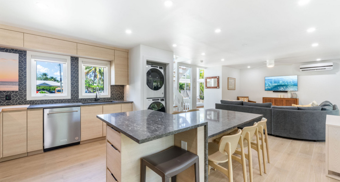 Fully Renovated Island House #9 Rum Point - Image 3