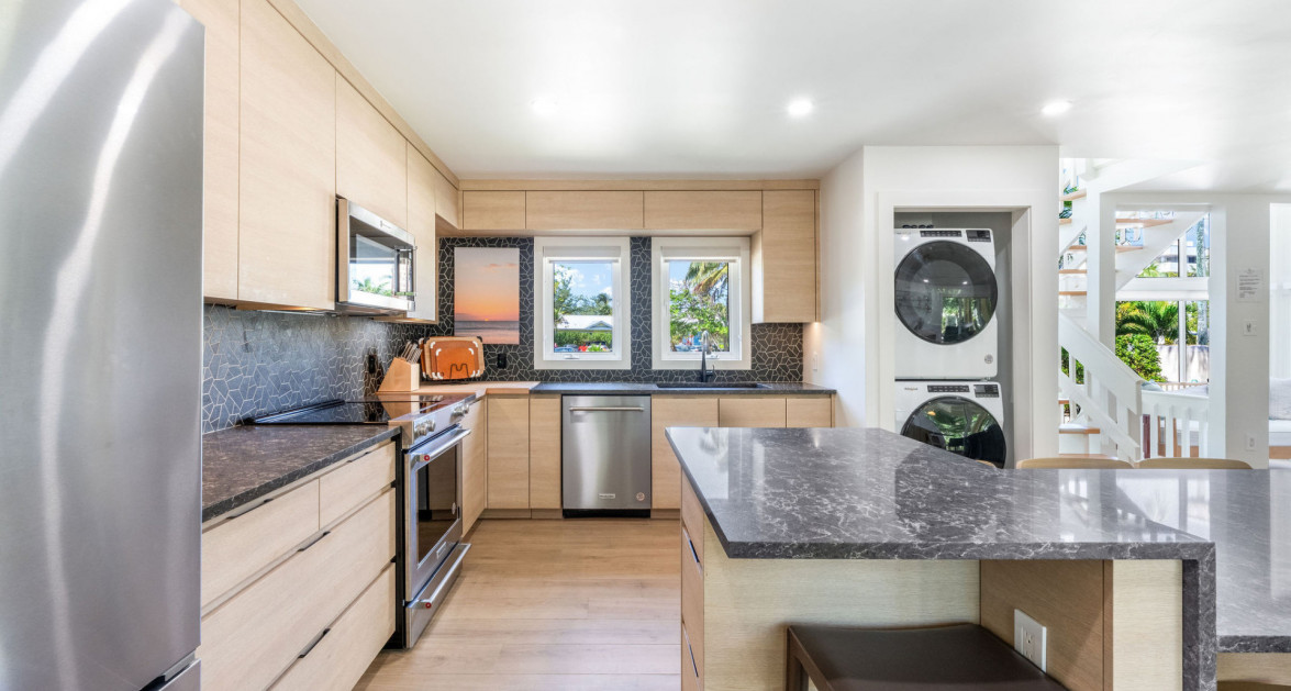 Fully Renovated Island House #9 Rum Point - Image 2