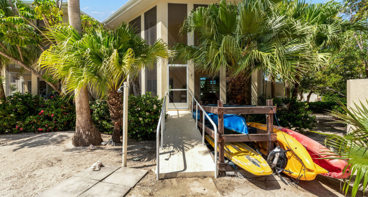 Fully Renovated Island House #9 Rum Point - Image 36