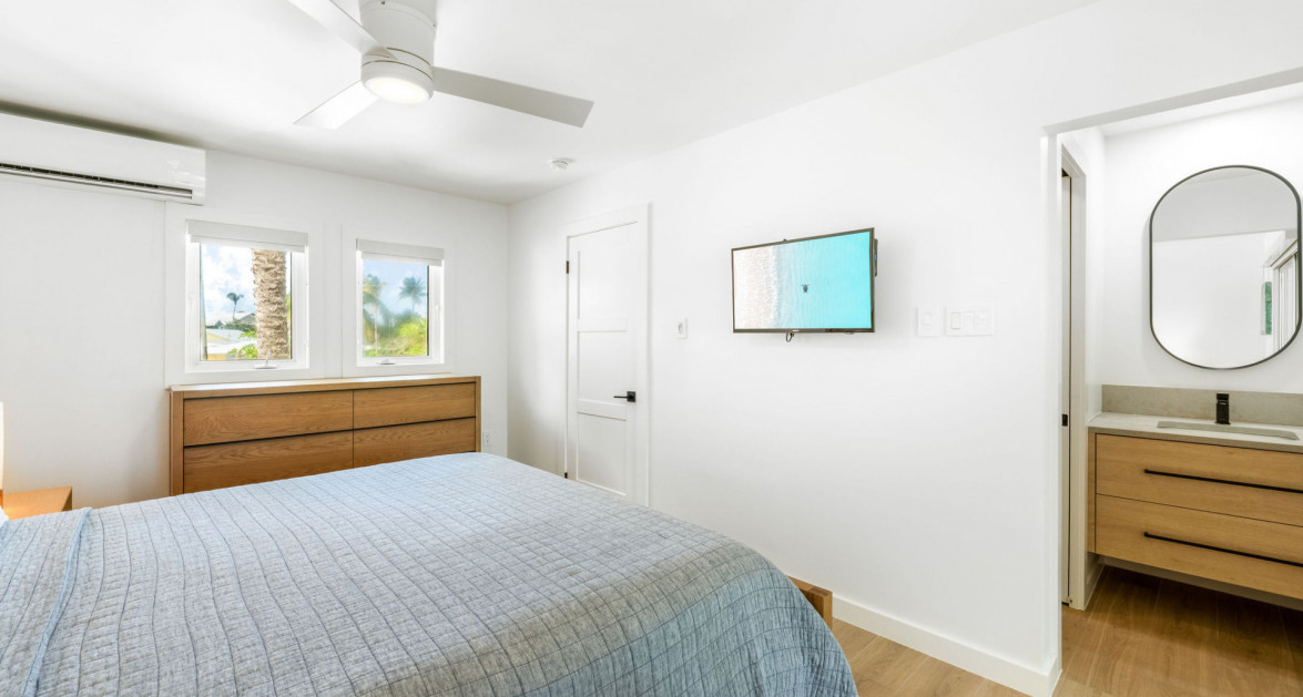 Fully Renovated Island House #9 Rum Point - Image 46