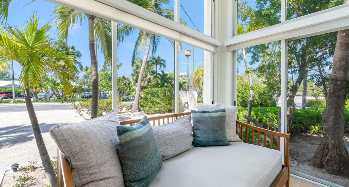 Fully Renovated Island House #9 Rum Point - Image 20