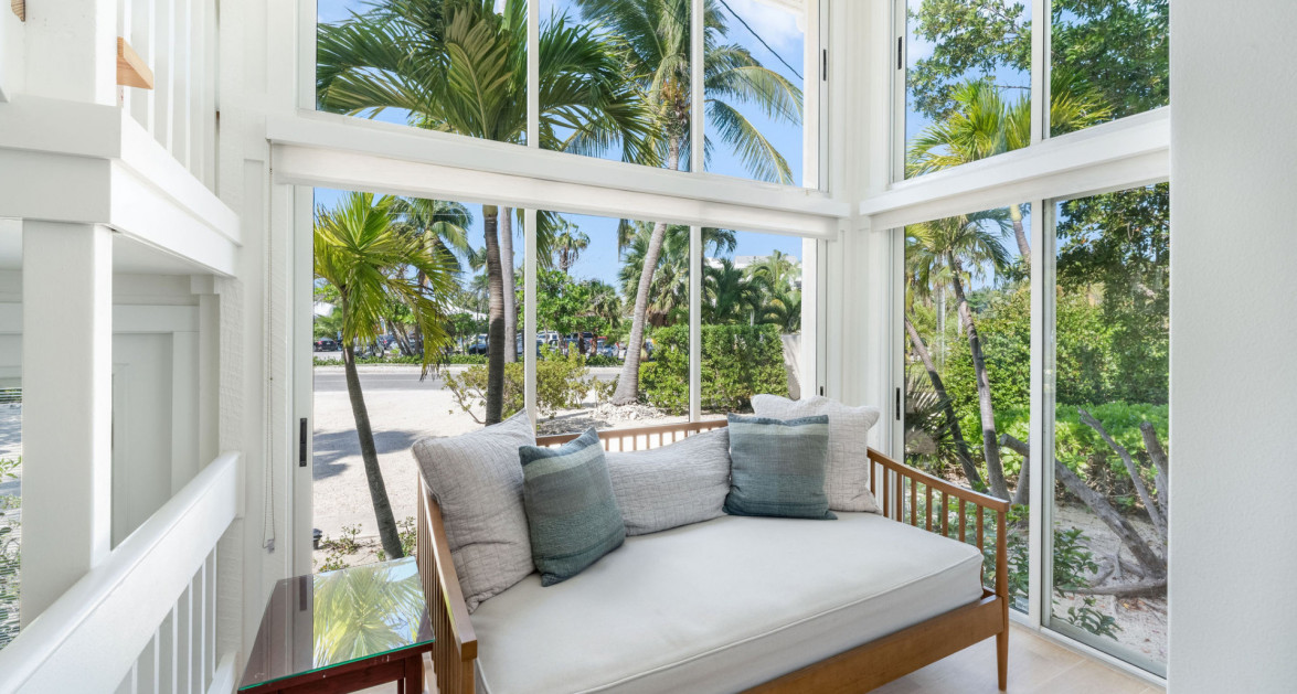 Fully Renovated Island House #9 Rum Point - Image 19