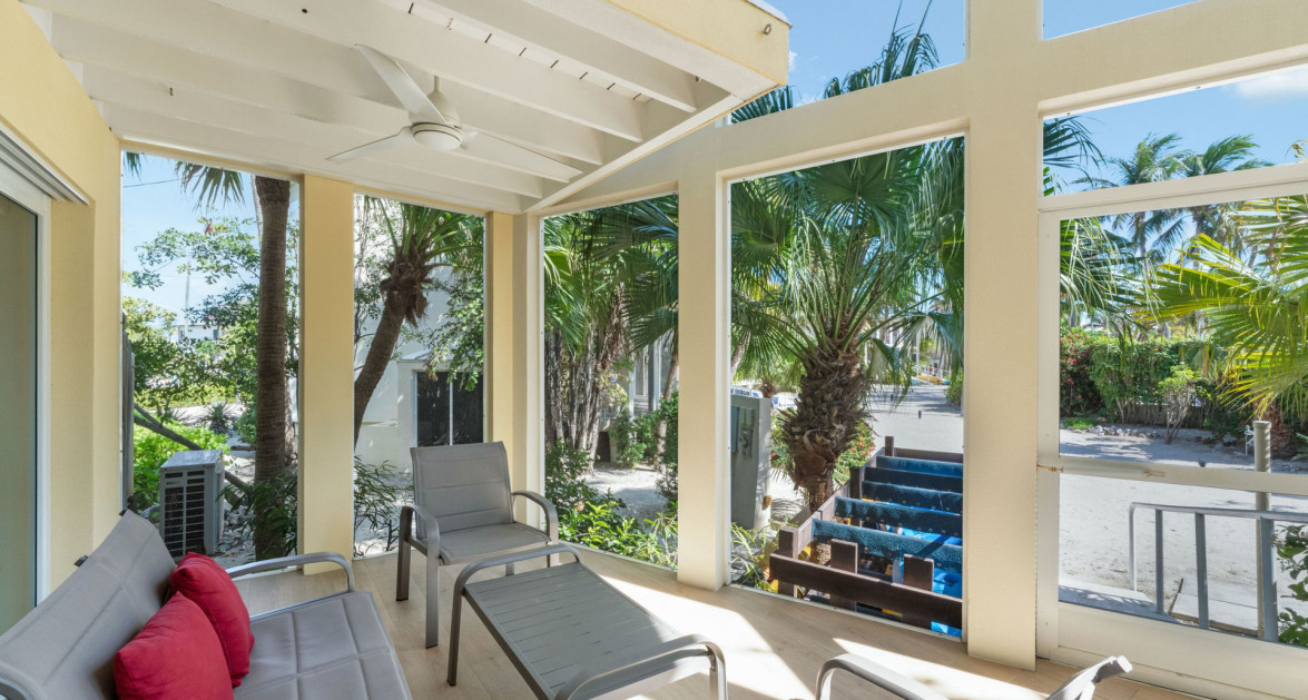 Fully Renovated Island House #9 Rum Point - Image 24