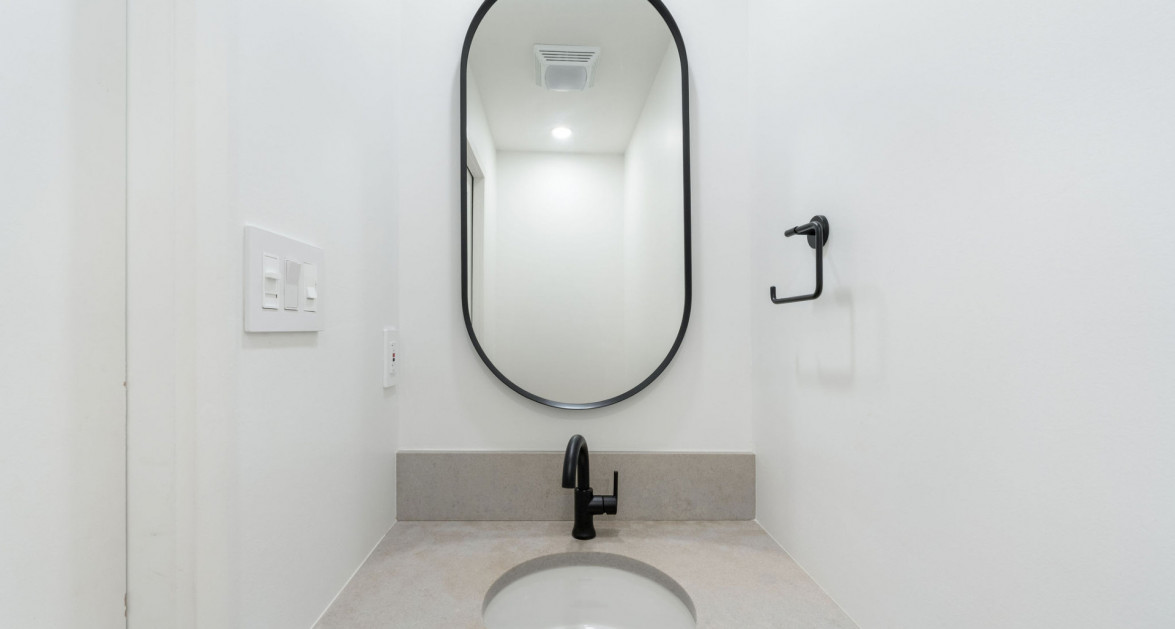 Fully Renovated Island House #9 Rum Point - Image 45