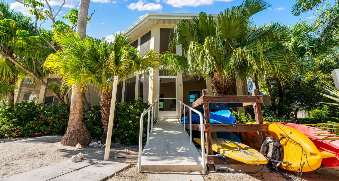 Fully Renovated Island House #9 Rum Point - Image 34