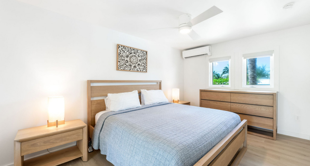 Fully Renovated Island House #9 Rum Point - Image 42