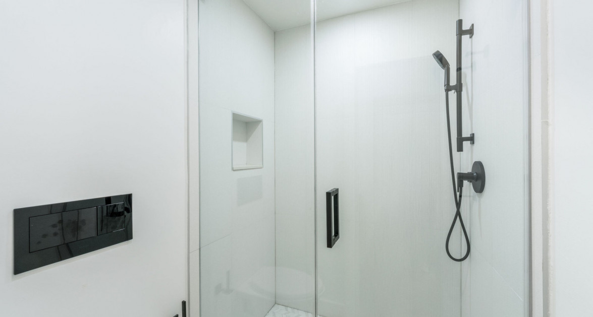 Fully Renovated Island House #9 Rum Point - Image 59