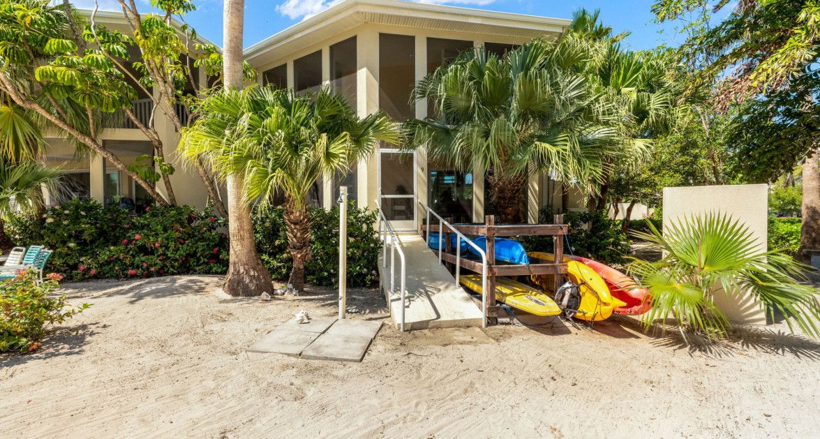 Fully Renovated Island House #9 Rum Point - Image 35