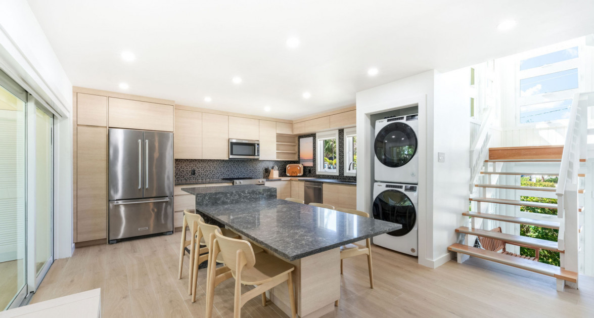 Fully Renovated Island House #9 Rum Point - Image 5