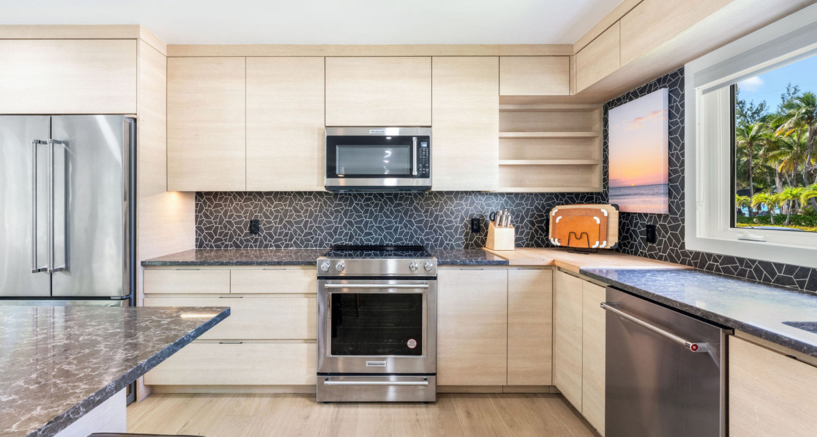 Fully Renovated Island House #9 Rum Point - Image 1