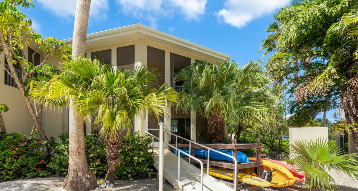 Fully Renovated Island House #9 Rum Point - Image 38