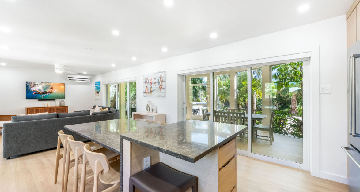 Fully Renovated Island House #9 Rum Point - Image 15