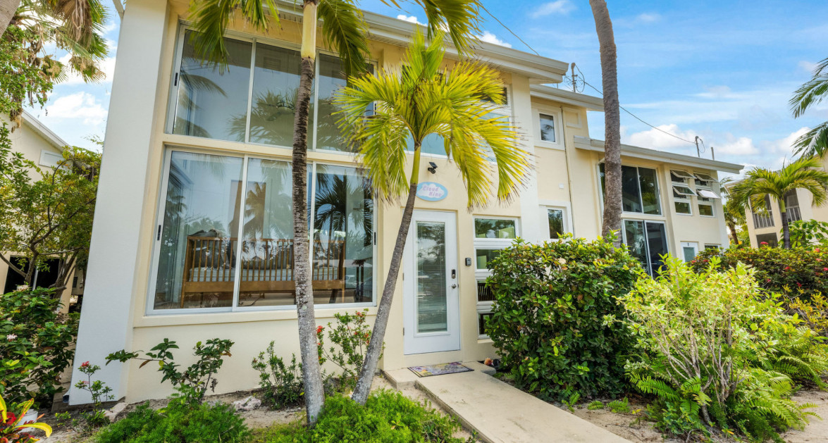 Fully Renovated Island House #9 Rum Point - Image 39