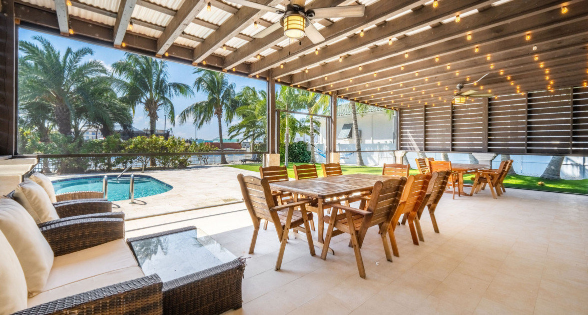 Gated Bimini Drive, Grand Harbour, Single Level 4 Bed Canal Front Home REDUCED! - Image 9