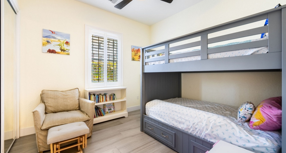 Gated Bimini Drive, Grand Harbour, Single Level 4 Bed Canal Front Home REDUCED! - Image 21