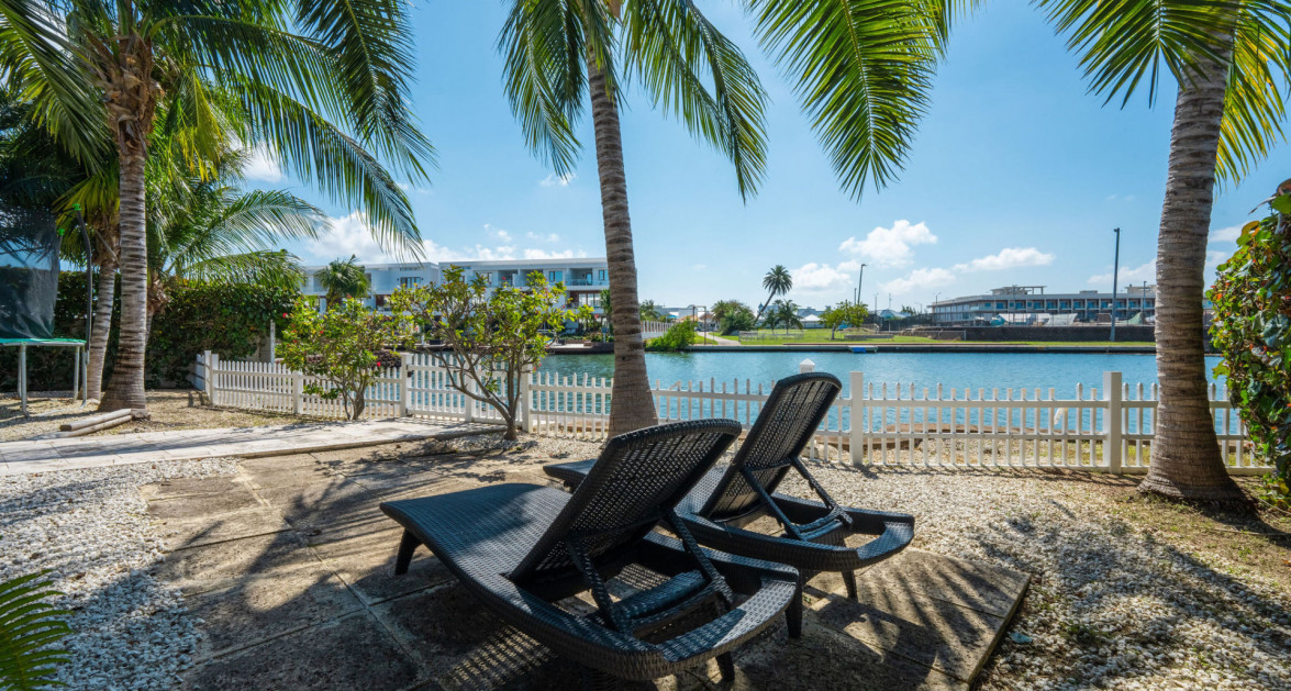 Gated Bimini Drive, Grand Harbour, Single Level 4 Bed Canal Front Home REDUCED! - Image 3