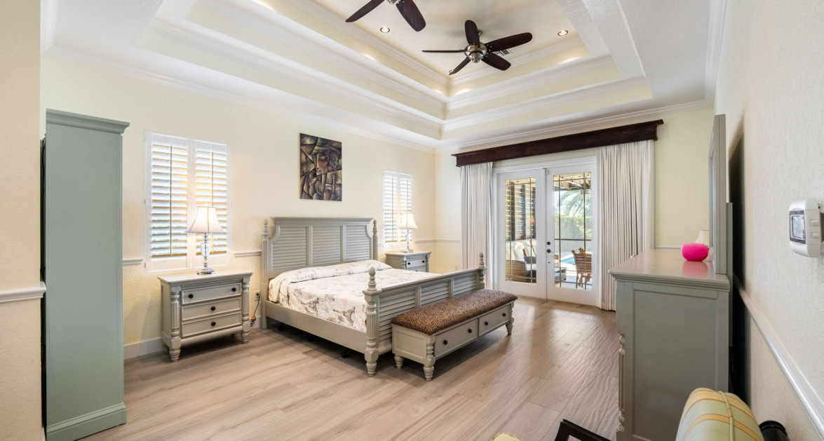 Gated Bimini Drive, Grand Harbour, Single Level 4 Bed Canal Front Home REDUCED! - Image 22