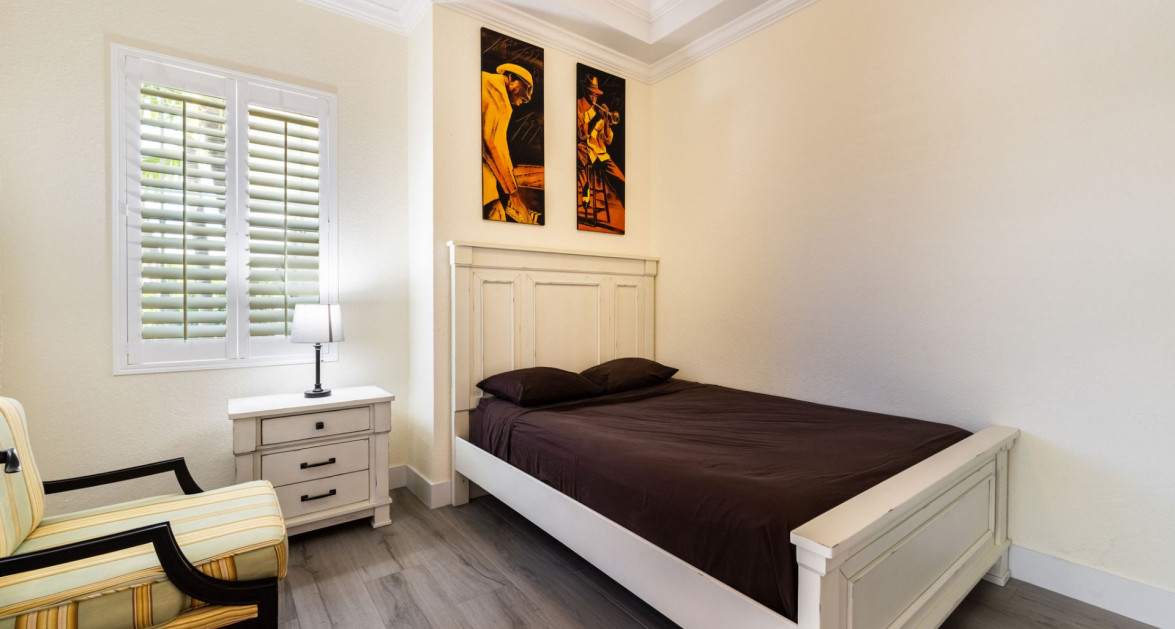 Gated Bimini Drive, Grand Harbour, Single Level 4 Bed Canal Front Home REDUCED! - Image 20