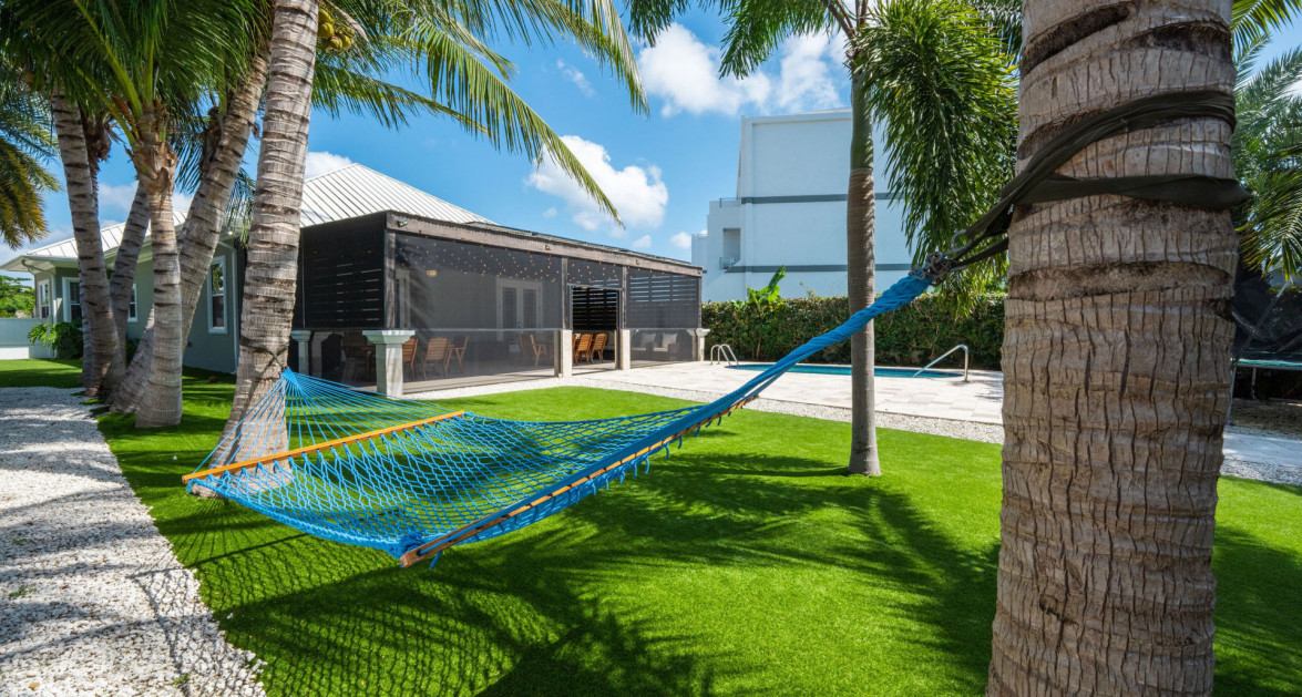 Gated Bimini Drive, Grand Harbour, Single Level 4 Bed Canal Front Home REDUCED! - Image 15