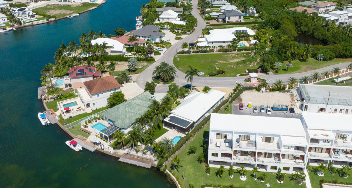 Gated Bimini Drive, Grand Harbour, Single Level 4 Bed Canal Front Home REDUCED! - Image 28