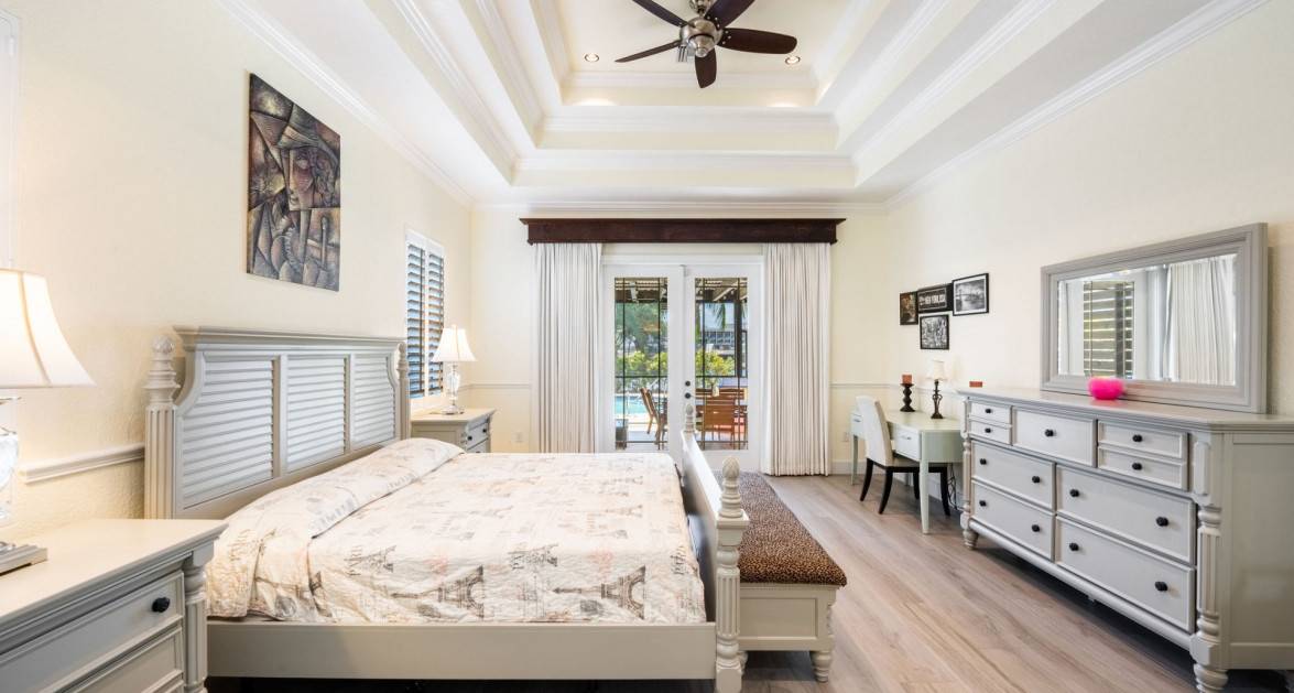 Gated Bimini Drive, Grand Harbour, Single Level 4 Bed Canal Front Home REDUCED! - Image 17