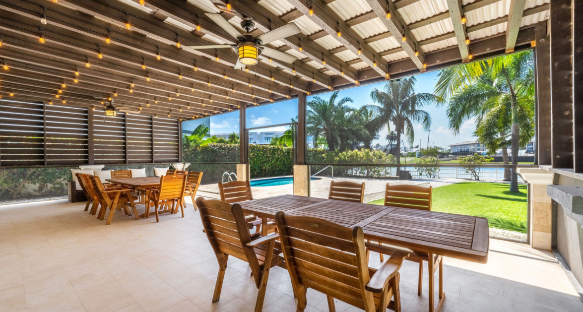 Gated Bimini Drive, Grand Harbour, Single Level 4 Bed Canal Front Home REDUCED and OWNER FINANCING! - Image 2