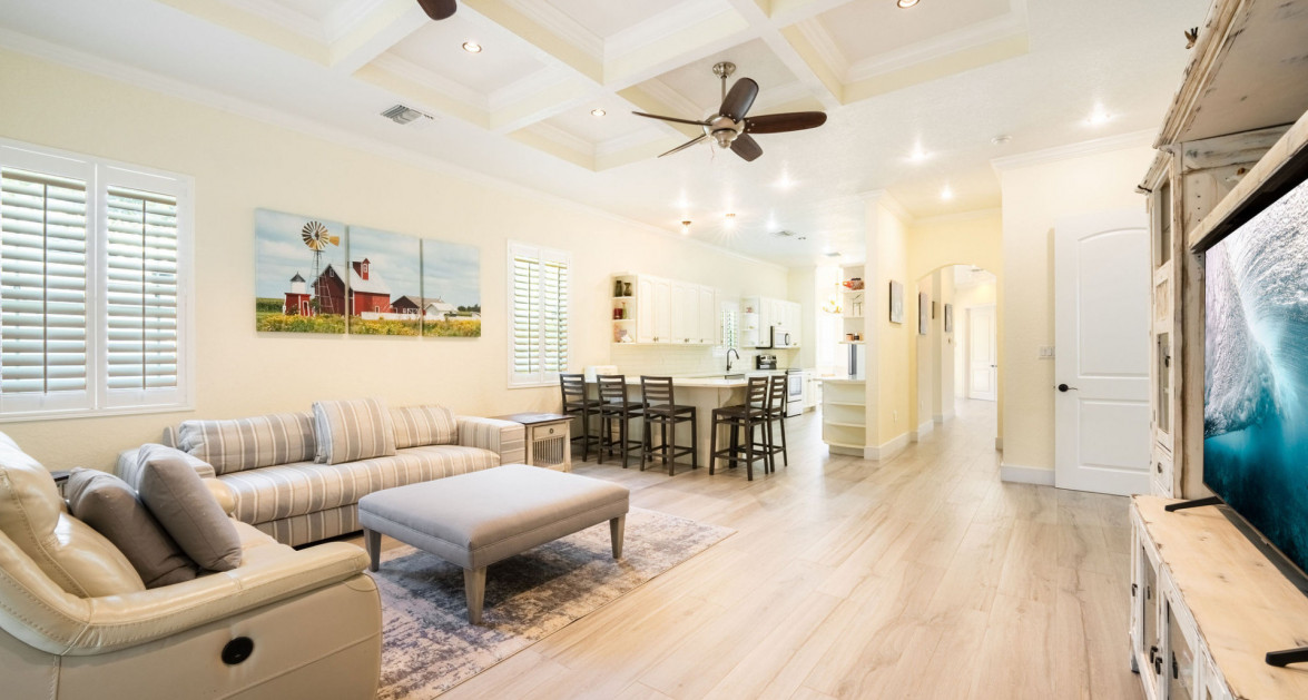 Gated Bimini Drive, Grand Harbour, Single Level 4 Bed Canal Front Home REDUCED and OWNER FINANCING! - Image 6