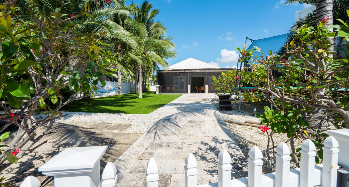 Gated Bimini Drive, Grand Harbour, Single Level 4 Bed Canal Front Home REDUCED and OWNER FINANCING! - Image 14