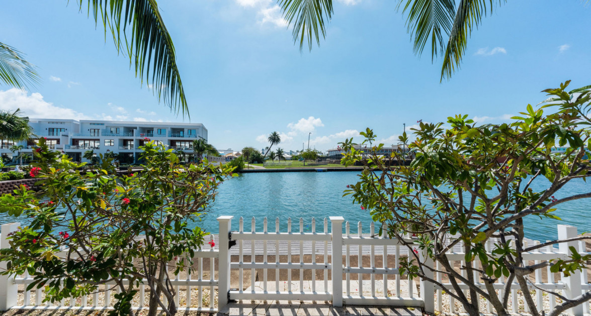 Gated Bimini Drive, Grand Harbour, Single Level 4 Bed Canal Front Home REDUCED and OWNER FINANCING! - Image 13