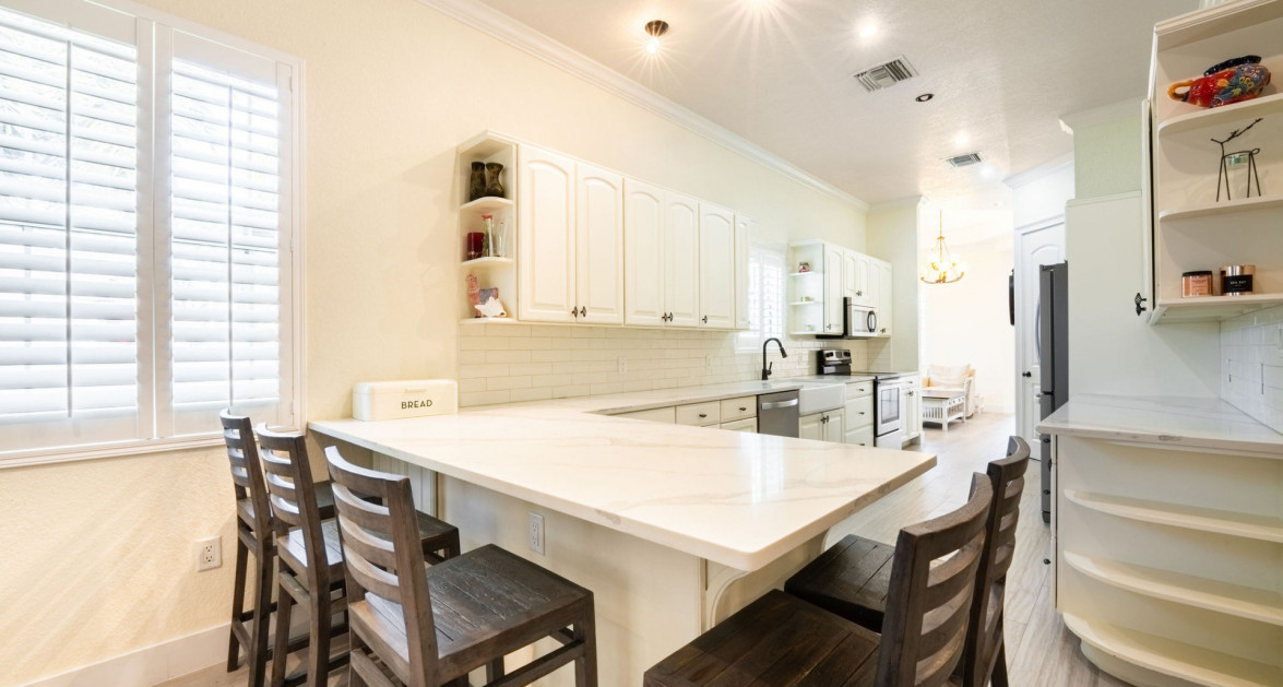 Gated Bimini Drive, Grand Harbour, Single Level 4 Bed Canal Front Home REDUCED and OWNER FINANCING! - Image 7