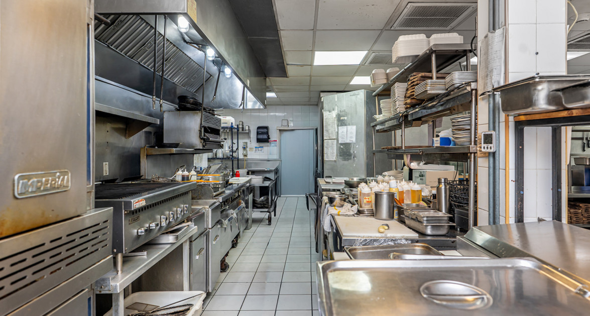 George Town Seafront Restaurant - Image 8