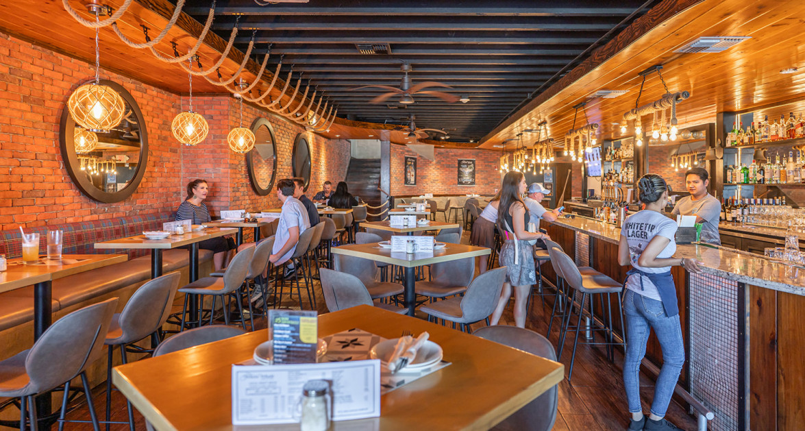 George Town Seafront Restaurant The Boathouse and White Whale Bar - Image 6