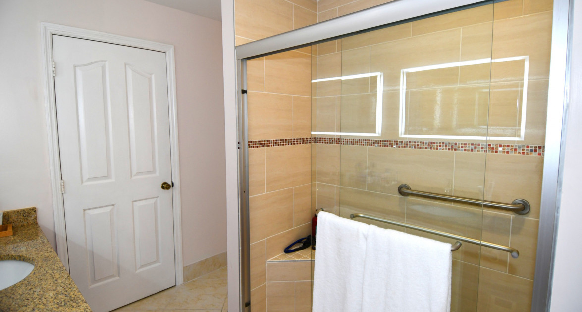 Grandview Beachfront - Image 14