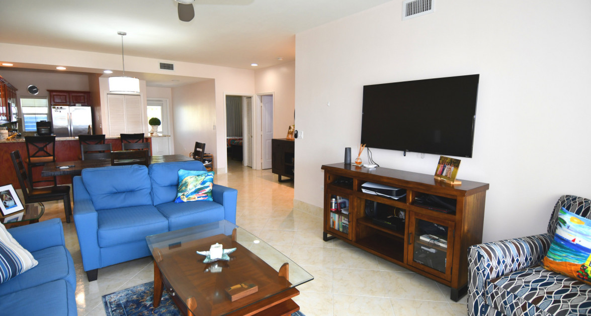 Grandview Beachfront - Image 9