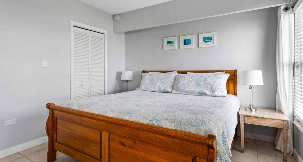 GRAPETREE #7 BEACHFRONT (RENOVATED GF 3 BED / 3 BATH) - Image 11