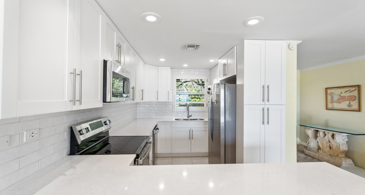 GRAPETREE #7 BEACHFRONT (RENOVATED GF 3 BED / 3 BATH) - Image 3