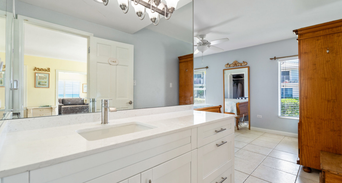 GRAPETREE #7 BEACHFRONT (RENOVATED GF 3 BED / 3 BATH) - Image 12