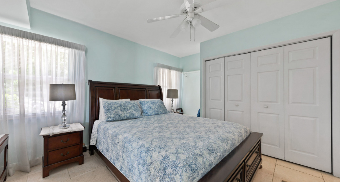 GRAPETREE #7 BEACHFRONT (RENOVATED GF 3 BED / 3 BATH) - Image 14