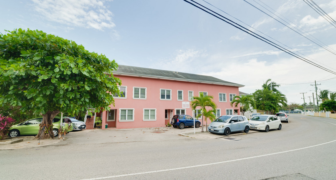 Great Opportunity with Renovation Potential – 3 Bedroom Triumph Village - Image 3