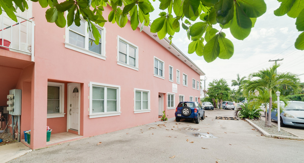 Great Opportunity with Renovation Potential – 3 Bedroom Triumph Village - Image 2