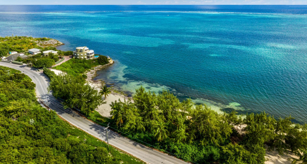 GUN BAY BEACHFRONT DEVELOPMENT SITE | EAST END - Image 1