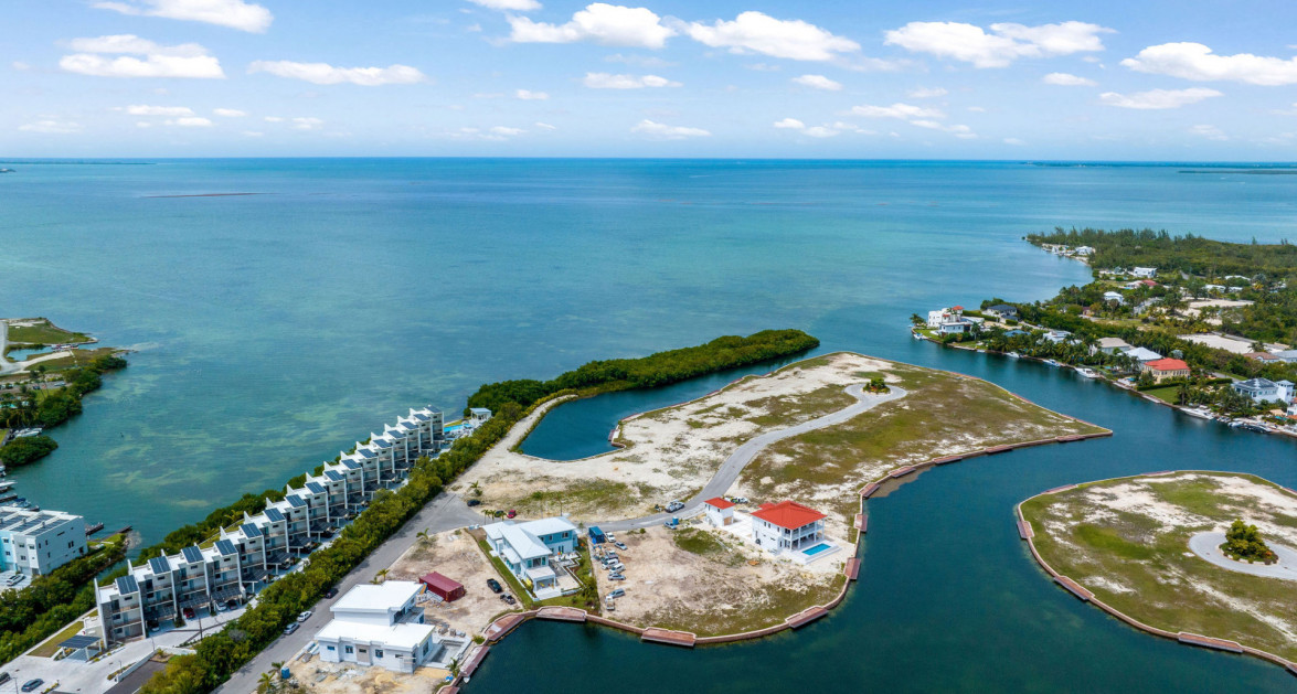 Harbour Reach Canal Front Lot - Image 9