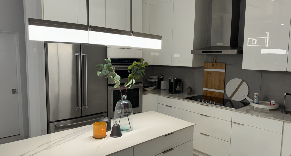 "Hideaway Hill" Lush Modern Elegance close to sea access - Image 10