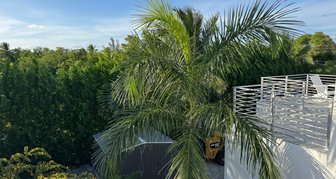 "Hideaway Hill" Lush Modern Elegance close to sea access - Image 13