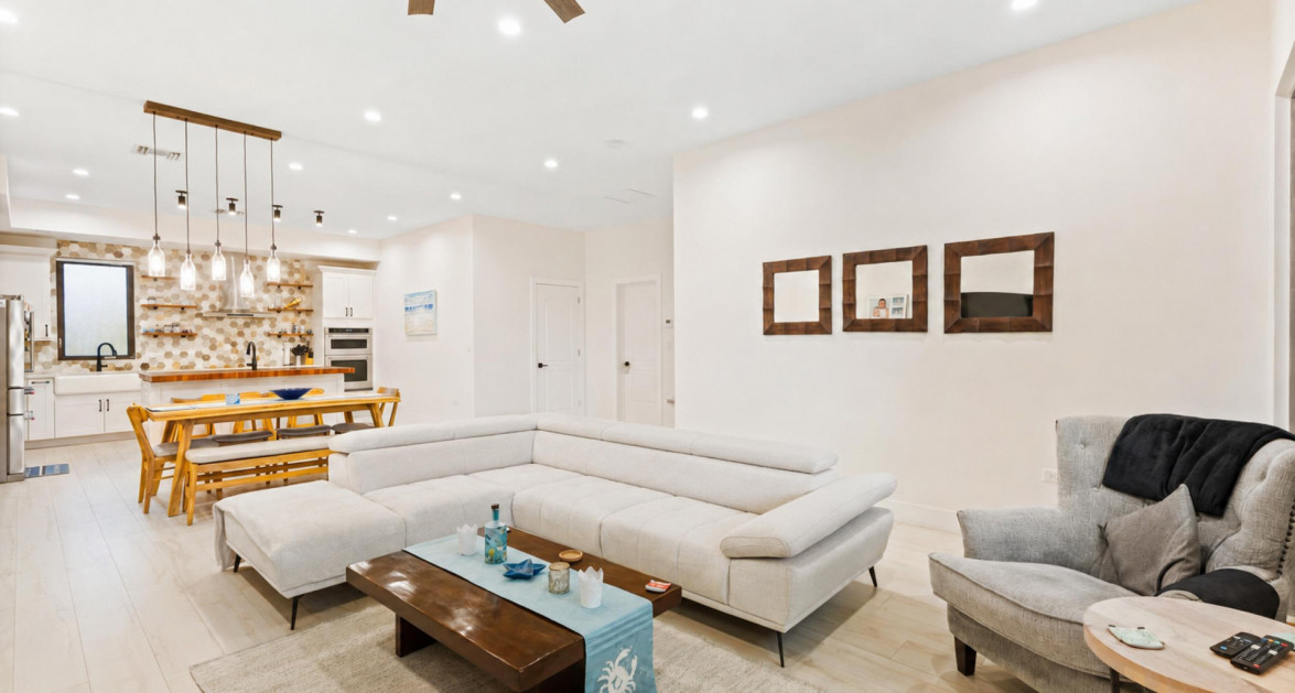 Highly Upgraded Villa Marbella #11 (2nd Floor Executive Residence)