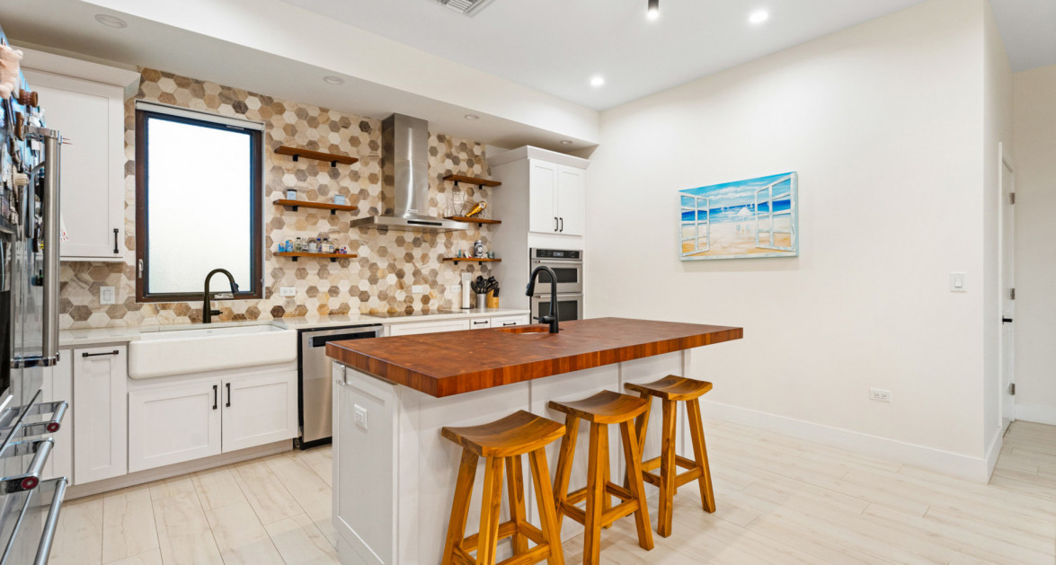 Highly Upgraded Villa Marbella #11 (2nd Floor Executive Residence) - Image 8