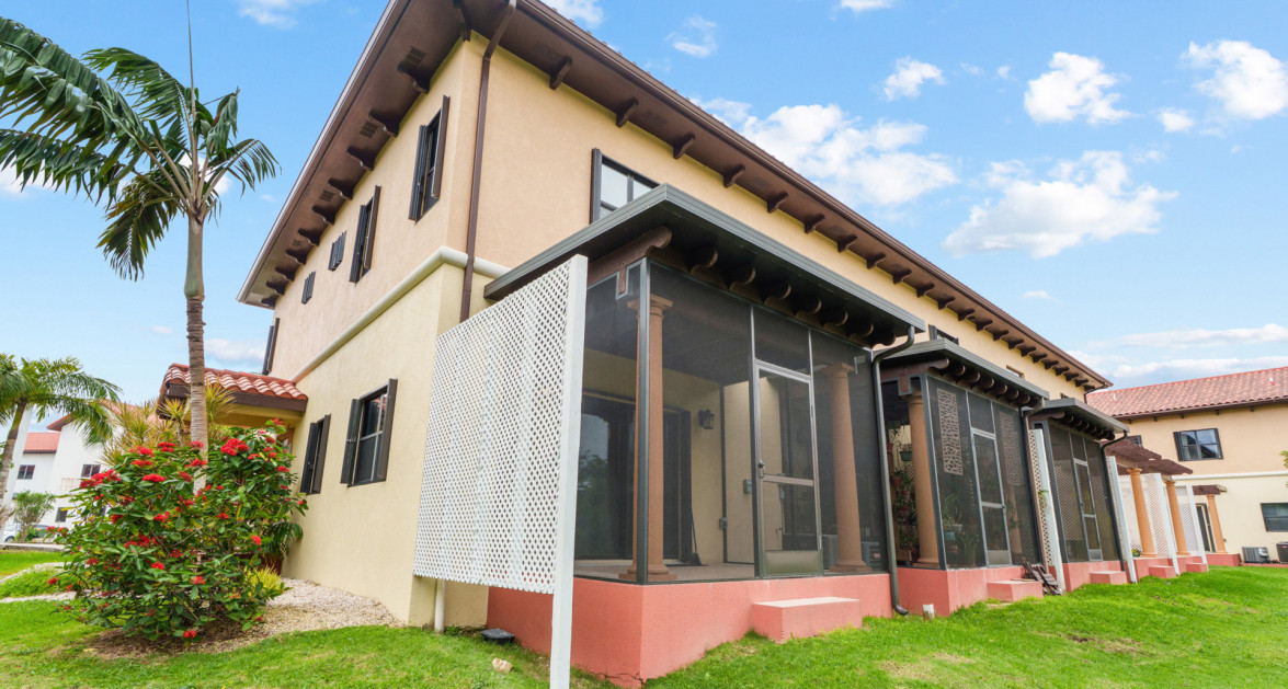 Hilton Estates - 2 Bed End Unit, Excellent Location - Image 11