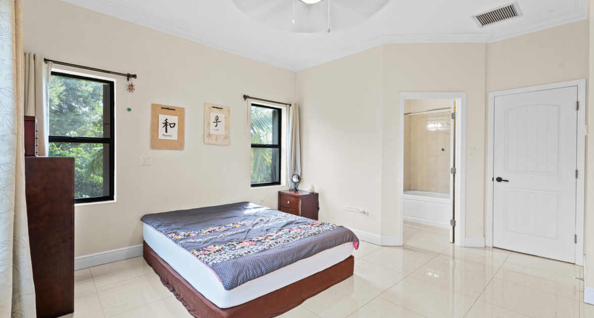 Hilton Estates - 2 Bed End Unit, Excellent Location - Image 9